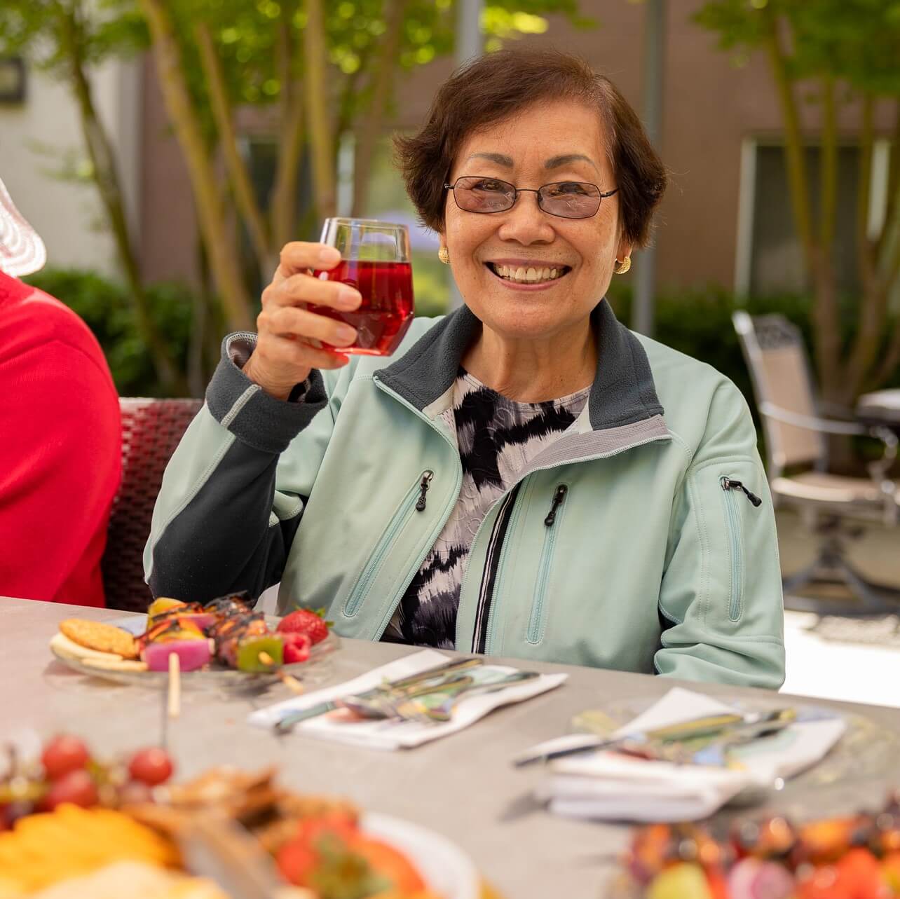 Enjoy Delicious and Healthy Meals, Vibrant Activities, Entertainment and More at Carlton Senior Living!